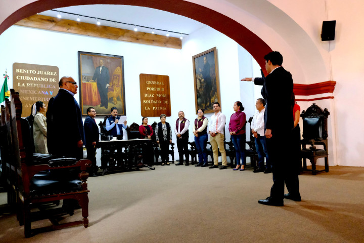 Toma protesta Ray Chagoya a nuevo Contralor Interno de Oaxaca de Juárez