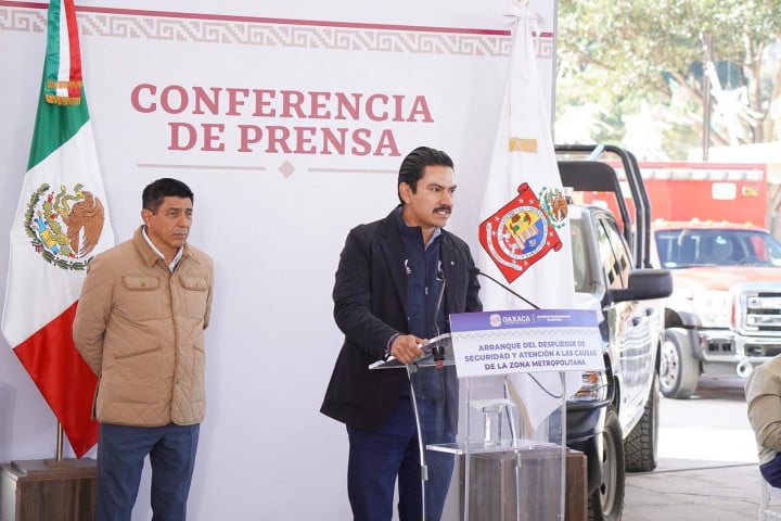 Firma Ray Chagoya convenio de Despliegue de Seguridad y Atención a las Causas de la Zona Metropolitana de Oaxaca