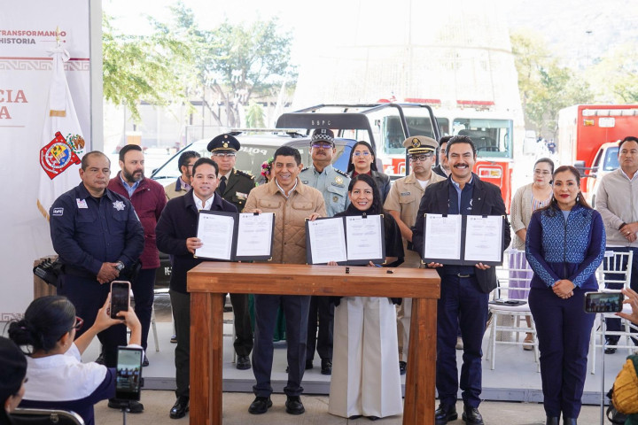 Firma Ray Chagoya convenio de Despliegue de Seguridad y Atención a las Causas de la Zona Metropolitana de Oaxaca