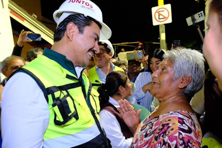 Vecinas y vecinos celebran inicio de obras de bacheo profundo y reencarpetamiento en Oaxaca de Juárez