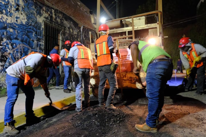 Vecinas y vecinos celebran inicio de obras de bacheo profundo y reencarpetamiento en Oaxaca de Juárez