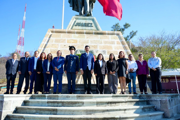 Cabildo de Oaxaca de Juárez conmemora el 219 Aniversario del Natalicio del Benemérito de las Américas