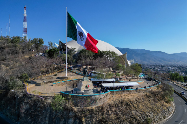 Cabildo de Oaxaca de Juárez conmemora el 219 Aniversario del Natalicio del Benemérito de las Américas