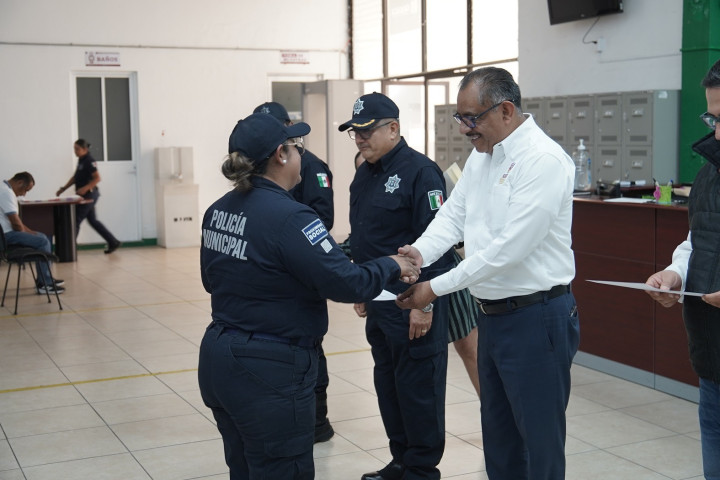 Personal de la Secretaría de Seguridad Vecina recibe el Certificado Único Policial