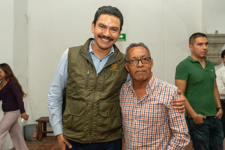 Ray Chagoya se reúne en diálogo abierto con fotógrafos profesionales y ciudadanía de Oaxaca de Juárez