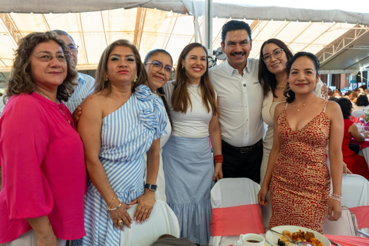 Ray Chagoya reconoce a las madres trabajadoras del Municipio de Oaxaca de Juárez