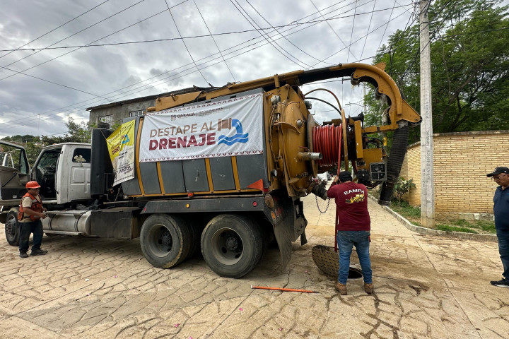 Municipio de Oaxaca de Juárez restablece más de 9 mil metros de drenaje en colonias y agencias de la capital