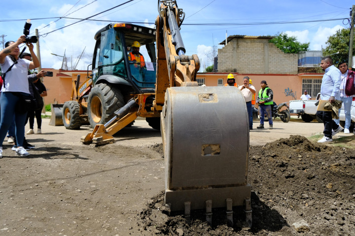 Inician obras de pavimentación en la calle Genaro Vásquez, Pueblo Nuevo