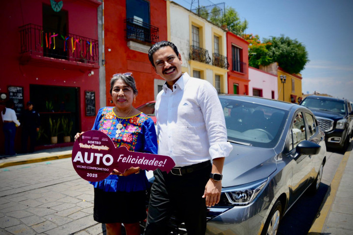 Gobierno municipal de Oaxaca de Juárez reconoce a contribuyentes responsables