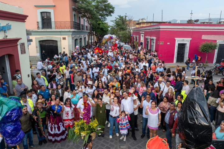 Oaxaca de Juárez celebra el Primer Encuentro de Chinas Oaxaqueñas, Marmoteros y Faroleros