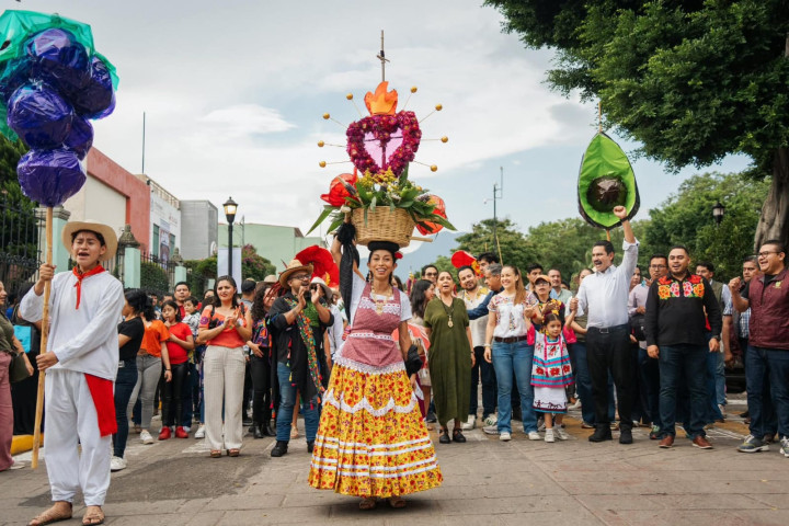 Oaxaca de Juárez celebra el Primer Encuentro de Chinas Oaxaqueñas, Marmoteros y Faroleros