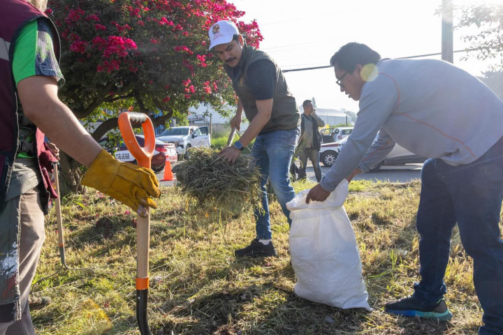 Tequio Vecinal embellece acceso a la ciudad de Oaxaca