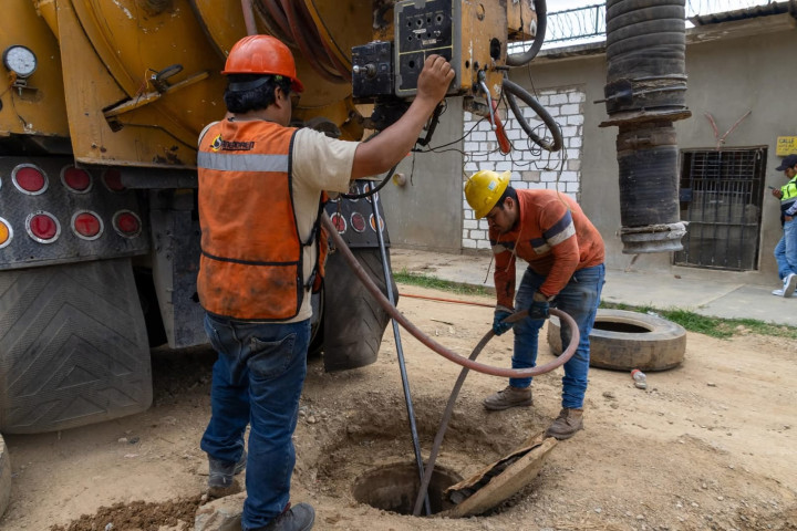 Continúan labores de desazolve en la Agencia de Pueblo Nuevo como parte del programa “Destape al Drenaje”