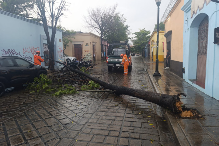 Activa Municipio de Oaxaca de Juárez el Plan Lluvia Segura ante precipitaciones registradas esta tarde