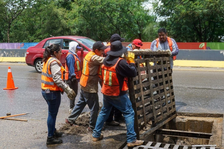 Municipio refuerza limpieza y mantenimiento de alcantarillado en Oaxaca de Juárez
