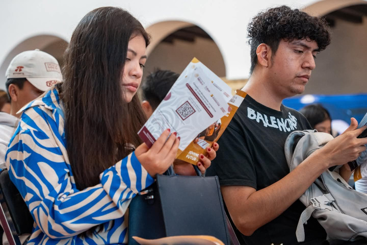 Impulsan a juventudes emprendedoras con feria en el Palacio Municipal