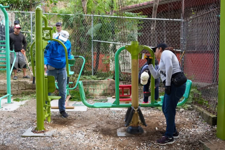 Tequio vecinal en Santa Rosa Panzacola fortalece la construcción de una ciudad limpia y segura