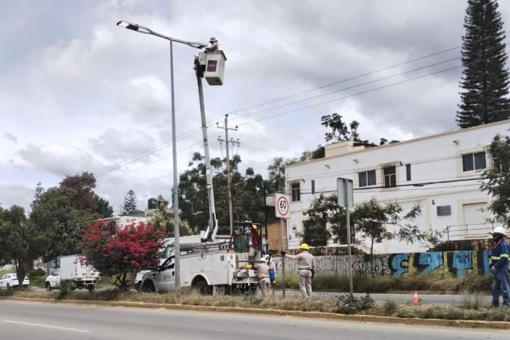 Municipio de Oaxaca de Juárez mejora servicios vecinales para una ciudad más iluminada y segura