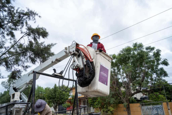 Municipio de Oaxaca de Juárez mejora servicios vecinales para una ciudad más iluminada y segura