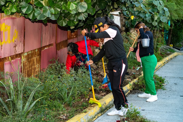Vecinas y vecinos de Santa Rosa Panzacola se suman al Tequio Vecinal por una ciudad limpia y segura