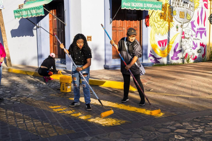 Encabeza Ray Chagoya tequio vecinal en el Barrio de Jalatlaco