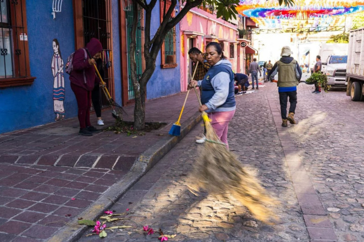Encabeza Ray Chagoya tequio vecinal en el Barrio de Jalatlaco