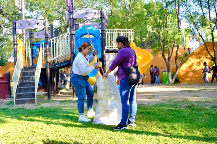 Por una ciudad limpia y segura, vecinas y vecinos renuevan el Parque DIF de la Colonia Miguel Alemán