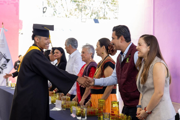 Ray Chagoya reconoce el esfuerzo y compromiso de la juventud oaxaqueña