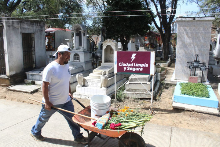 Oaxaca de Juárez mantiene una ciudad limpia durante las festividades de Día de Muertos