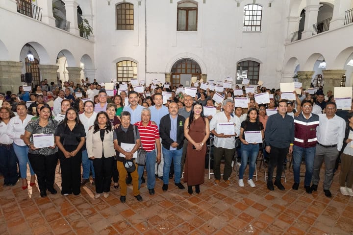 Entrega Ray Chagoya nombramientos a nuevos Comités Vecinales de Oaxaca de Juárez