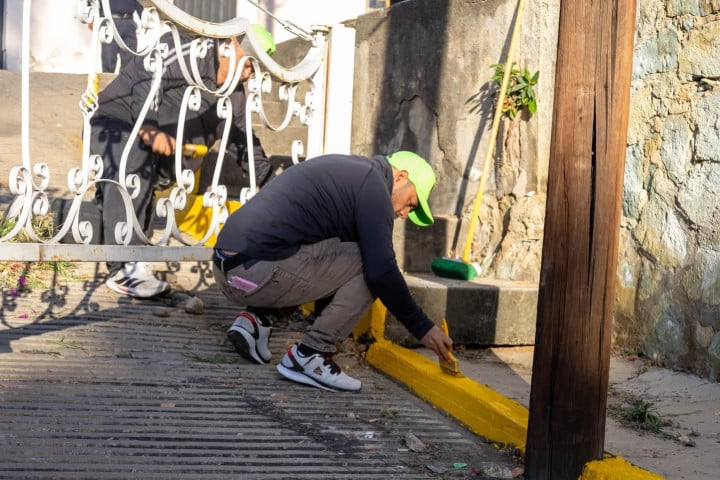 Lomas del Crestón fortalece su entorno con Tequio Vecinal encabezado por el presidente Ray Chagoya