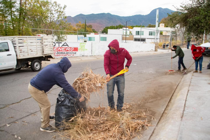 Realizan Tequio Vecinal en la Calzada del Panteón, agencia de San Felipe del Agua