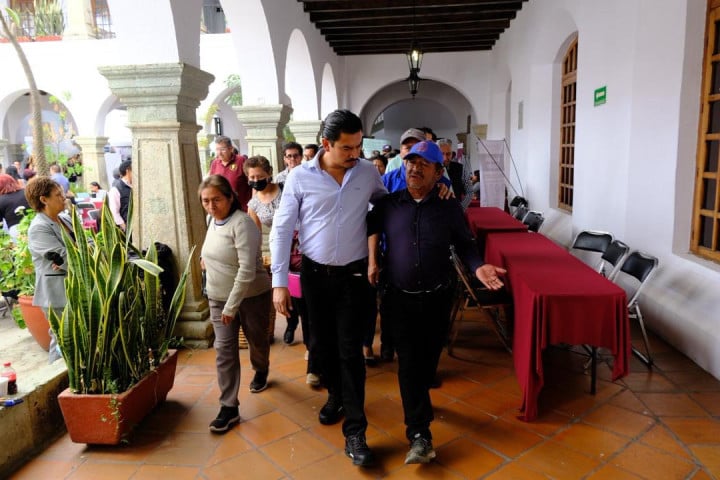 Presidente Ray Chagoya escucha, acuerda y resuelve con pensionados del Sindicato 3 de Marzo