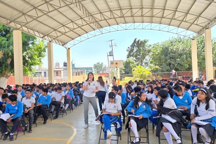 Oaxaca de Juárez blinda a sus juventudes contra las adicciones y la violencia digital con acciones preventivas en secundarias