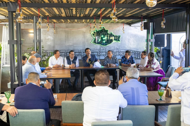El Presidente Municipal Ray Chagoya, recibió en Oaxaca de Juárez a integrantes del Foro Nacional de Periodistas y Comunicadores, A.C.