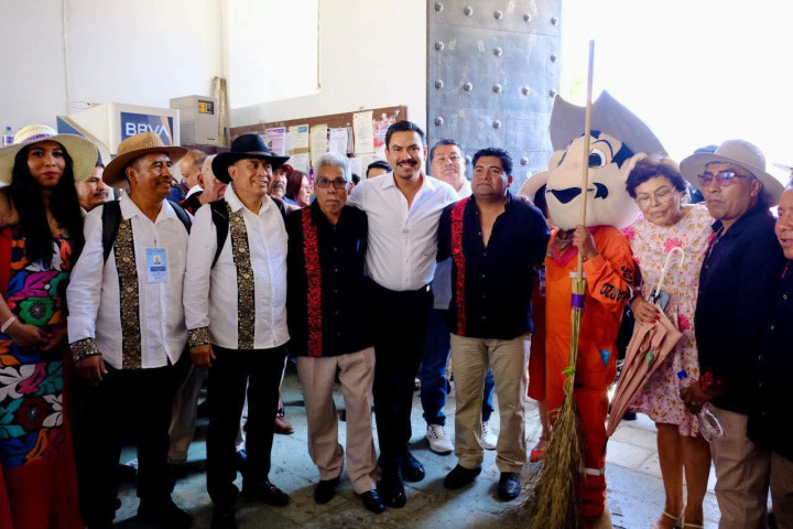 En el marco del 52 aniversario del Sindicato Independiente 3 de Marzo, el presidente municipal Ray Chagoya acompañó a sus integrantes