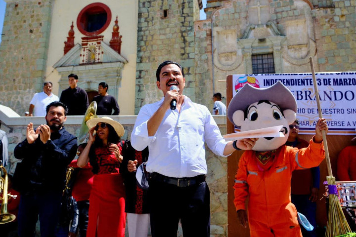 En el marco del 52 aniversario del Sindicato Independiente 3 de Marzo, el presidente municipal Ray Chagoya acompañó a sus integrantes