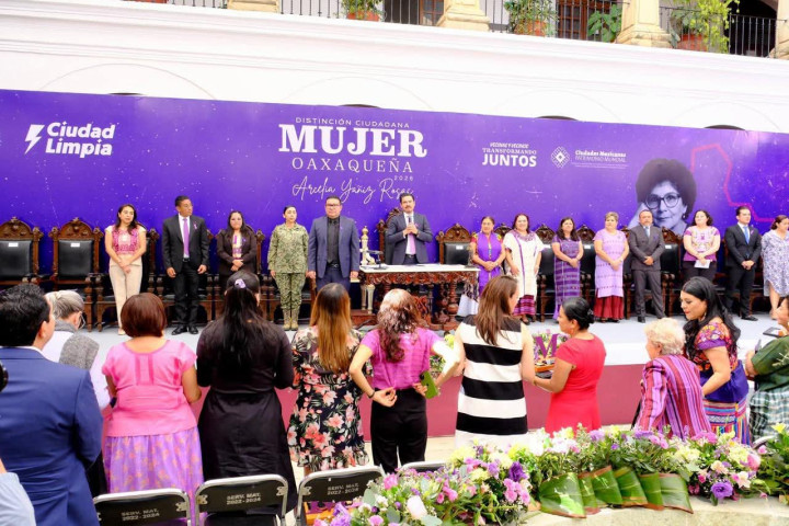 Cabildo de Oaxaca de Juárez entrega la distinción ciudadana “Mujer Oaxaqueña 2026, Arcelia Yañiz Rosas”