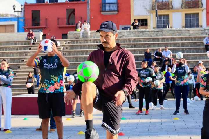 Desde la Plaza de la Danza, Oaxaca de Juárez participó en la activación nacional del fútbol