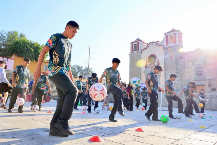Desde la Plaza de la Danza, Oaxaca de Juárez participó en la activación nacional del fútbol