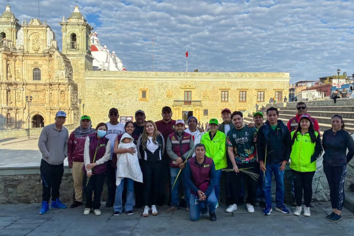 Hoy domingo se realizó con éxito el Tequio Vecinal en la Plaza de la Danza