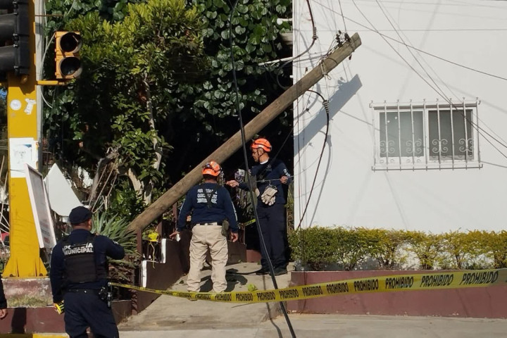 Atención a reporte de riesgo en vía pública