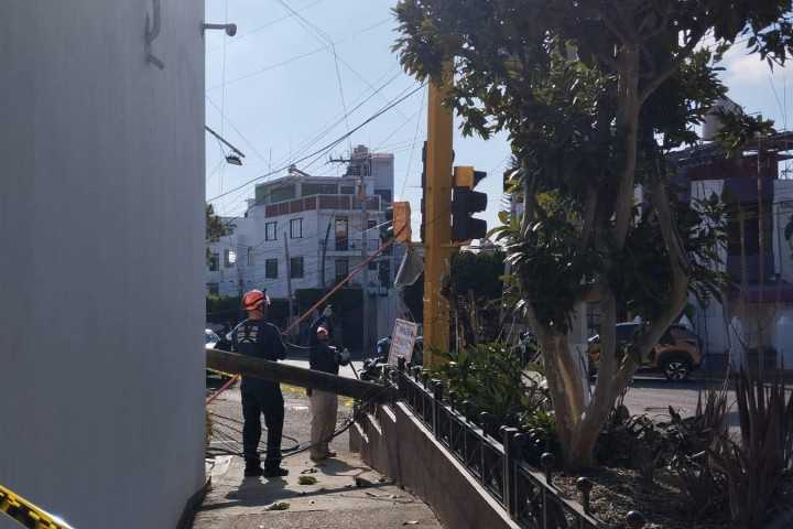 Atención a reporte de riesgo en vía pública