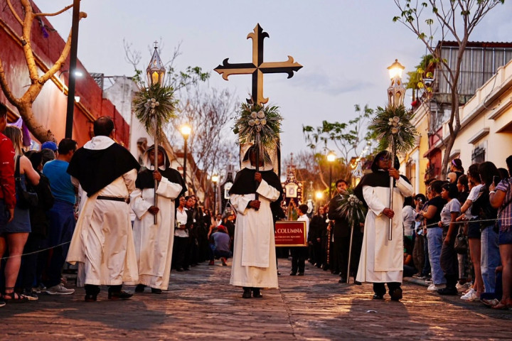 La Procesión del Silencio recorrió este viernes el Centro Histórico de Oaxaca de Juárez