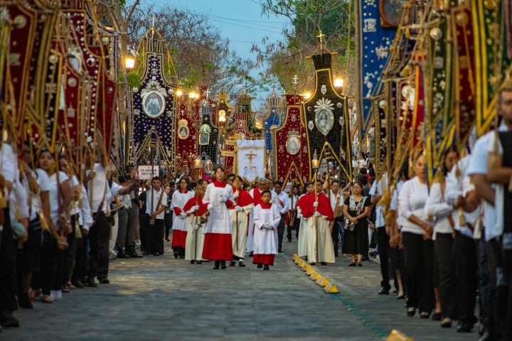 La Procesión del Silencio recorrió este viernes el Centro Histórico de Oaxaca de Juárez