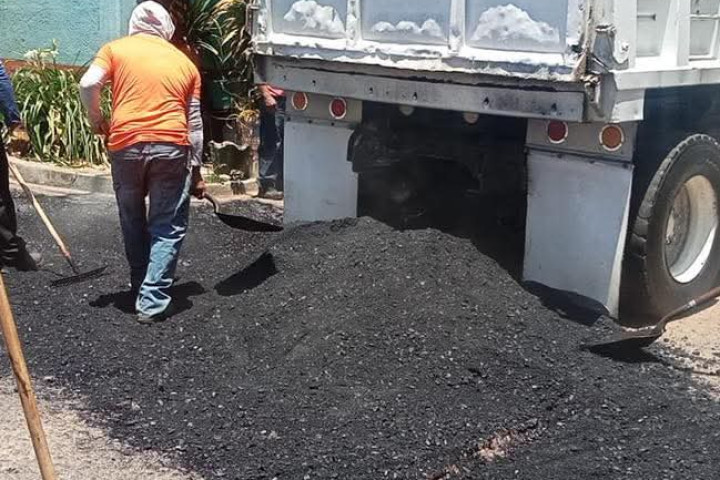 El Municipio de Oaxaca de Juárez realizó trabajos de bacheo en San Felipe del Agua