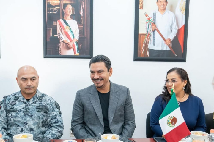El presidente municipal Ray Chagoya participó en un encuentro con autoridades militares y de seguridad