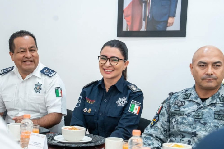 El presidente municipal Ray Chagoya participó en un encuentro con autoridades militares y de seguridad