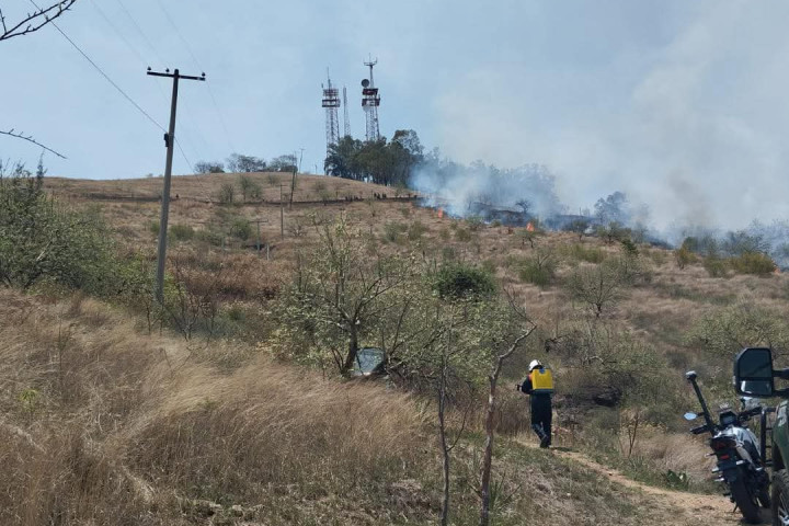 Atención a incendio en el Cerro del Crestón