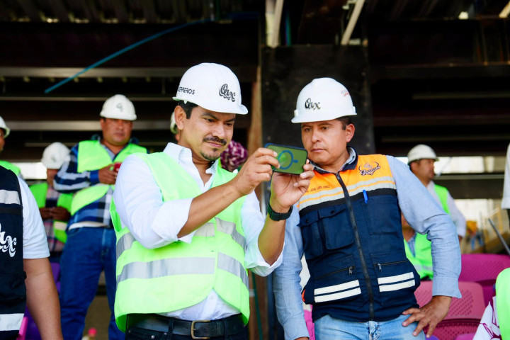 El Presidente Municipal, Ray Chagoya, junto con integrantes del Cabildo, recorrió el estadio Yu’va